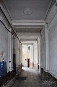 Vul. Krushelnytskoi, 9. Passageway