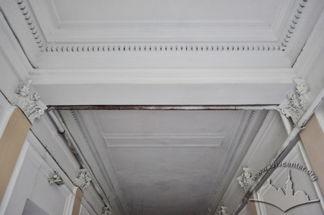 Vul. Krushelnytskoi, 13. Decor in the interior of the passageway
