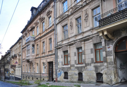 Housing on vul. Krushelnytskoi. In the center, the building no. 13