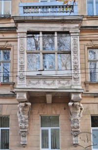 Vul. Krushelnytskoi, 13. A bay on the 2nd floor