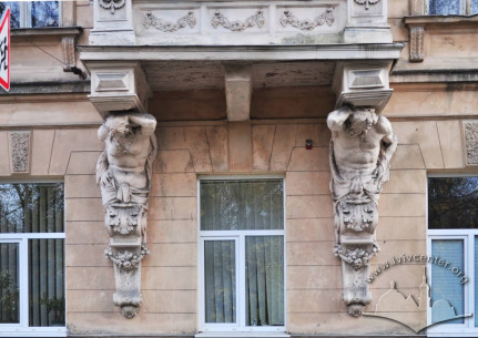 Vul. Krushelnytskoi, 13. Caryatide and an atlas supporting a bay