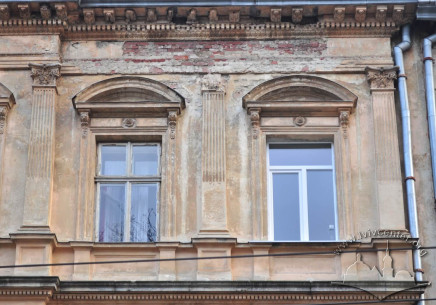 Vul. Krushelnytskoi, 13. 3rd floor windows