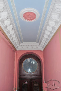 Vul. Krushelnytskoi, 19a. Interior in the entrance hall, its authentic look is marred by repainting