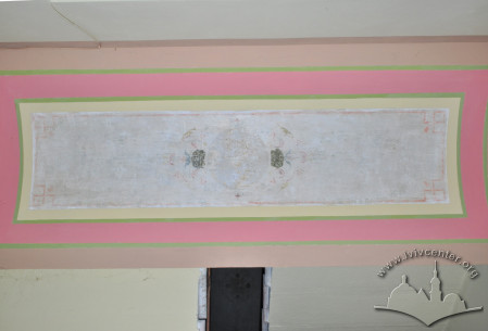Vul. Krushelnytskoi, 19a. Partially disfeatured polychromy on the ceiling of a stair landing