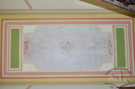 Vul. Krushelnytskoi, 19a. Partially disfeatured polychromy on the ceiling of the principal staircase