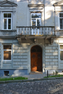 Вул. Крушельницької, 25. Головний вхід