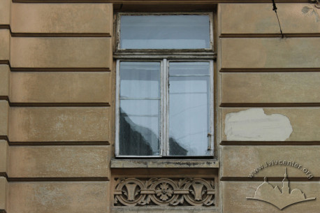 Vul. Hnatiuka, 8. A 2nd floor window
