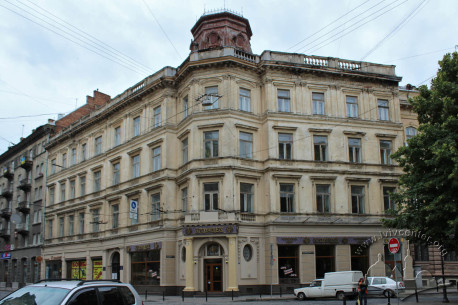 Vul. Hnatiuka, 5-7. An overall view