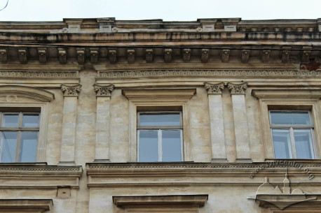 Vul. Hnatiuka, 5-7. 4th floor windows