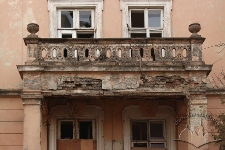 Vul. O. Stepanivny, 31. Balcony above the entrance porch