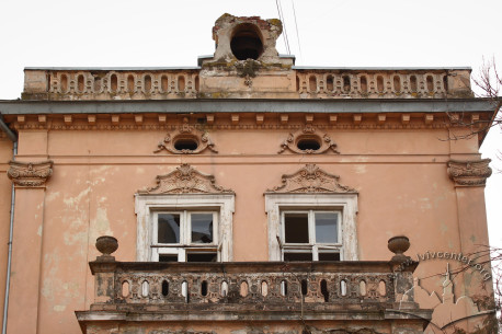 Vul. O. Stepanivny, 31. A part of the lateral facade with the balcony