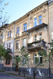 Vul. Kravchuka, 6. The main facade