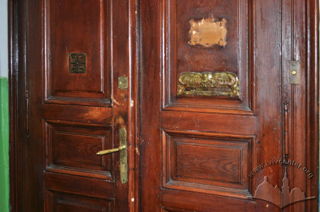 Vul. Kravchuka, 6. Authentic door details
