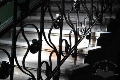 Vul. Kravchuka, 6. Balustrade of the main stairs