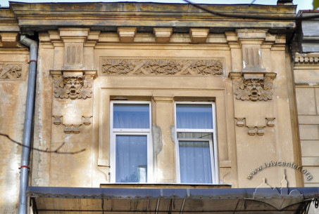 Vul. Kravchuka, 6. 3rd floor windows