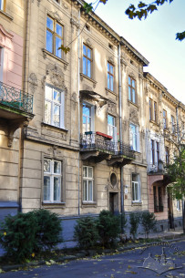 Vul. Kravchuka, 8. The building's main facade