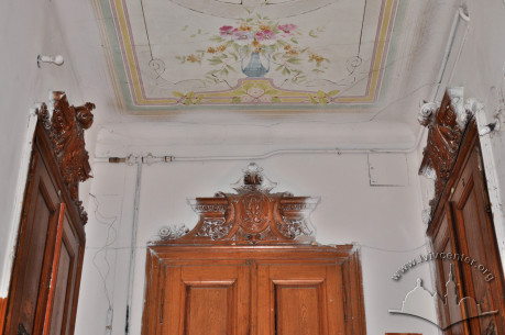 Vul. Kravchuka, 8. Apartment doors on the 3rd floor