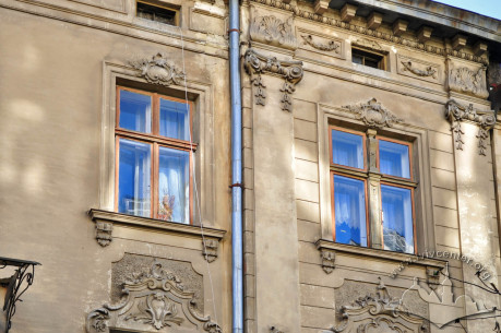 Vul. Kravchuka, 8. 3rd floor windows