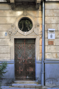 Vul. Kravchuka, 8. Main entrance