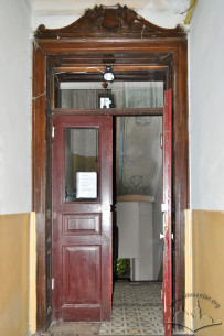 Vul. Kravchuka, 8. Authentic interior doors