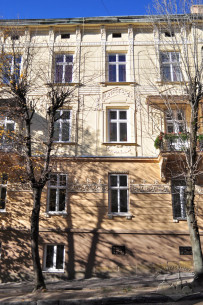 Вул. Кравчука, 14. Фрагмент фасаду з боку вул. Чернігівської