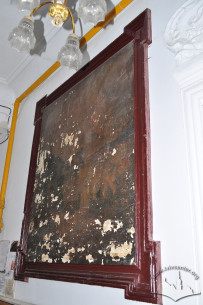 Vul. Kurbasa, 5. Panels on the entryway walls with oil painted sea landscapes which barely survive