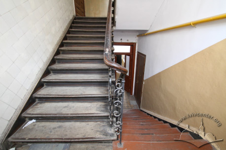 Vul. Kurbasa, 5. The principal staircase
