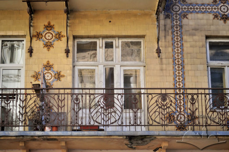 Vul. Kurbasa, 5. Balcony and authentic woodwork of a french window on the 2nd floor