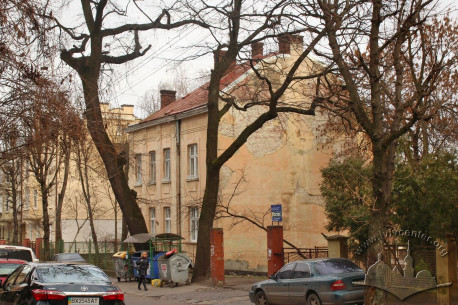 Вул. Котляревського, 49. Вигляд зі східного боку