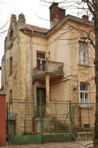 Вул. Котляревського, 49. Брама і вхід до будинку