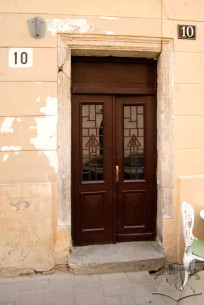 Vul. Staroyevreiska, 10. The main entrance