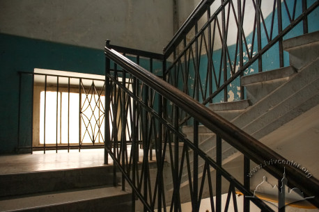 Vul. Donetska, 1. Central staircase
