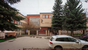 Вул. Туган-Барановського, 10 – корпус Львівської комерційної академії