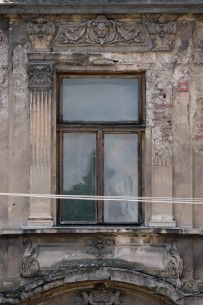 Вул. Тершаковців, 4. Вікно 2-го поверху