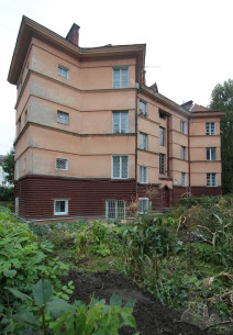 Building #6 with triangular bays
