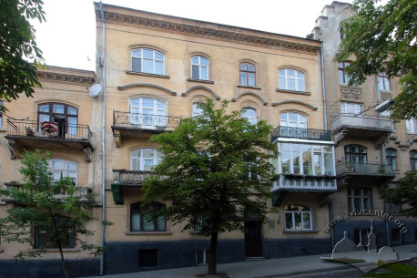 Вул. Кривоноса, 33. Головний фасад
