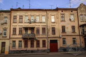 Вул. Лемківська, 10 – житловий будинок