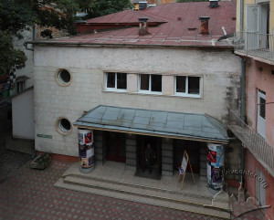 Vul. Akademika Hnatiuka, 11 – theater building