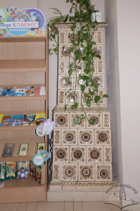 Vul. Vynnychenka, 1. One of the heating ceramic stoves in the second floor premises, now belonging to the library