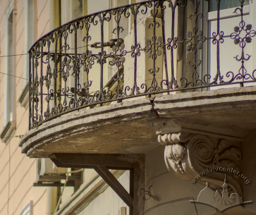 Vul. Vynnychenka, 1. Corner balcony detail