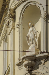 Vul. Vynnychenka, 1. Statue of the Virgin Mary installed in the 1990s. Before the Second World War, there was another statue there, made by Leonard Marconi