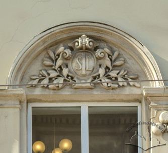 Vul. Vynnychenka, 1. "TSL", Towarzystwo Szkoły Ludowej (in cartouche) were owners of the building in the interwar period. This tympanum was completely made in the 1920s