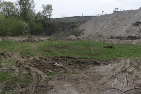 Урочище Піски (т. зв. Долина смерті), де відбували масові розстріли євреїв
