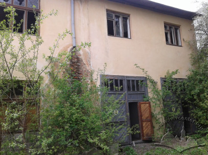 Вул. Личаківська, 37. Гаражі колишнього військкоммату