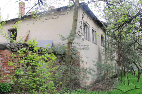 Вул. Личаківська, 37. Північно-західний кут будинку, вигляд із саду школи для дітей із вадами слуху (Личаківська, 35)
