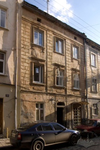 Vul. Staroyevreiska, 26. The principal facade, a view from the east