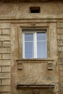 Vul. Staroyevreiska, 26. A 3rd floor window