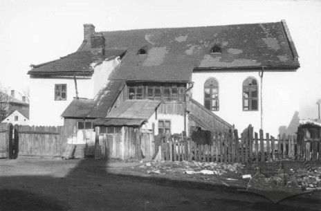 Synagogue on the adjacent plot