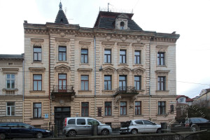Вул. Глібова, 15 – житловий будинок