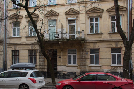 Вул. Дороша, 4. Фрагмент головного фасаду